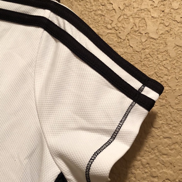 Made For Life athletic top. Small.  Very good condition. Worn just a few times. - Picture 6 of 12